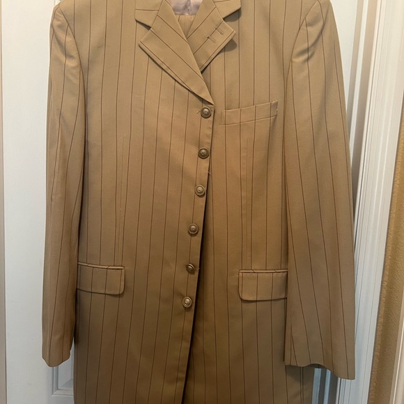 selling a Soho collectible suit - Picture 3 of 12